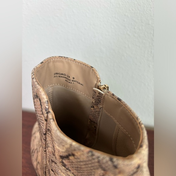 Barn Babe New in box snakeskin print booties sz 9 - Picture 3 of 8